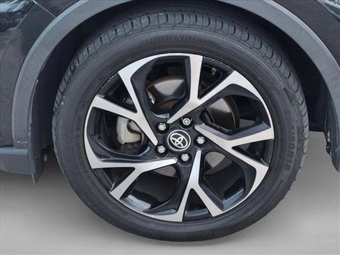 Used 2021 Toyota C-HR XLE FWD image 9