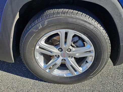 Used 2022 GMC Terrain SLE w/ Driver Convenience Package image 8