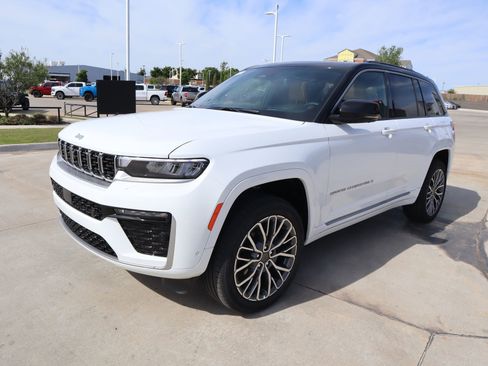 New 2026 Jeep Grand Cherokee Summit AWD/4WD image 11