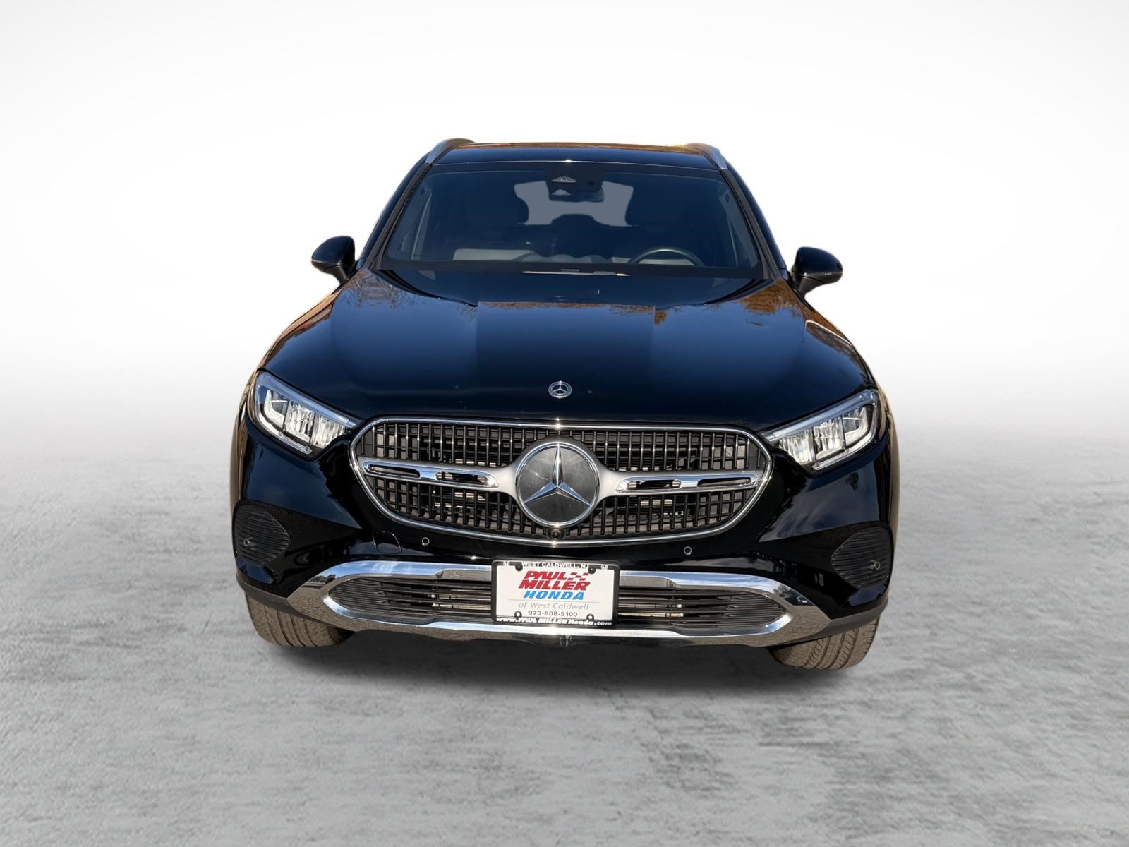 Used 2023 Mercedes-Benz GLC 300 4MATIC image 2
