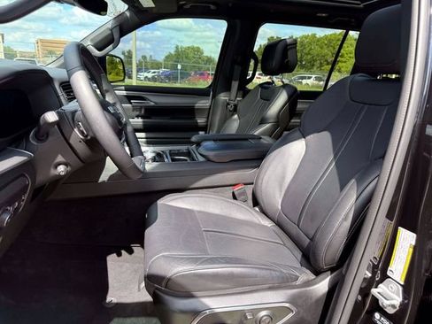 Certified 2024 Jeep Wagoneer Series II AWD/4WD image 17