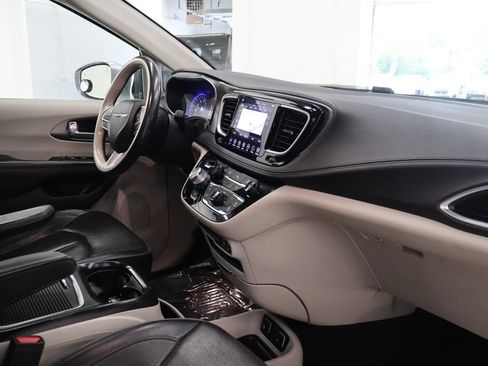 Used 2019 Chrysler Pacifica Limited FWD image 23