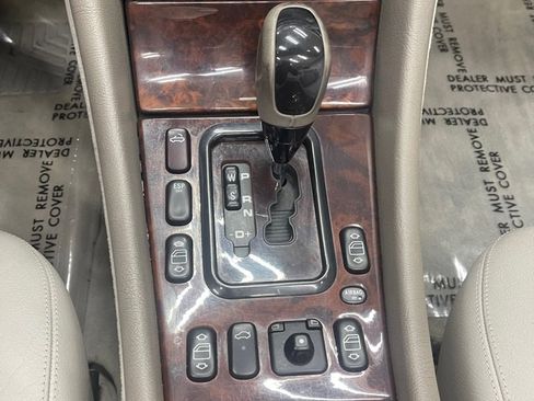 Used 2002 Mercedes-Benz CLK 320 Cabriolet image 28