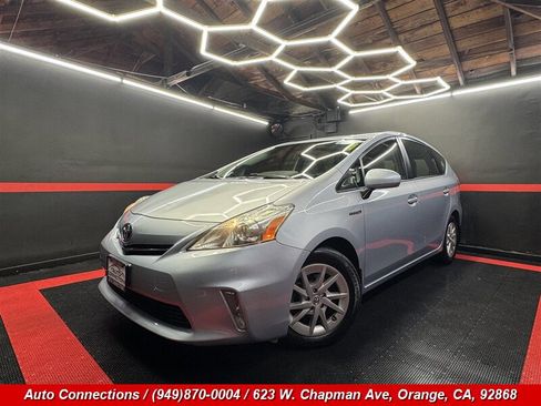 Used 2013 Toyota Prius V Three image 2