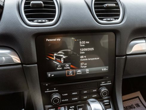 Used 2018 Porsche 718 Cayman Base image 10