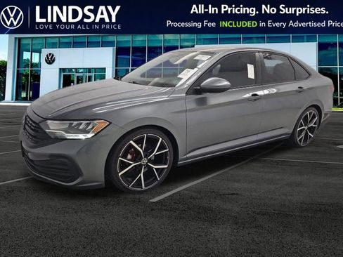 Used 2022 Volkswagen Jetta SE FWD image 1