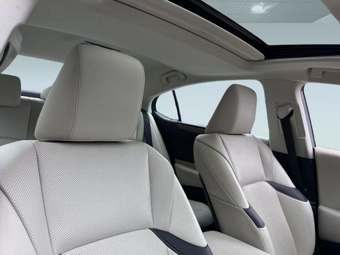 Used 2025 Lexus ES 300h w/ Premium Package FWD image 15