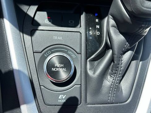 Used 2025 Toyota RAV4 XLE w/ Convenience Package AWD/4WD image 21