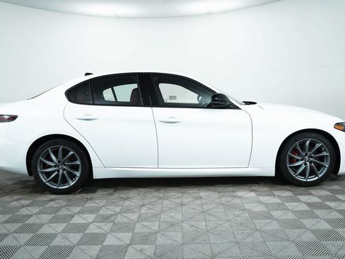 New 2024 Alfa Romeo Giulia Sprint RWD image 8