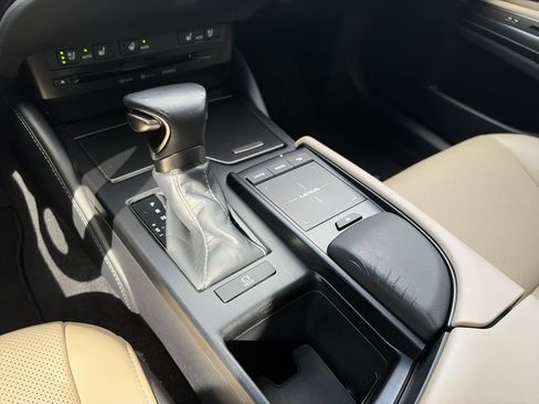 Used 2019 Lexus ES 350 w/ Premium Package FWD image 26