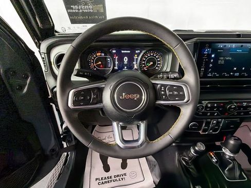 Used 2024 Jeep Wrangler Unlimited Sahara w/ Technology Group AWD/4WD image 11