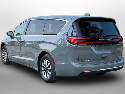Used 2022 Chrysler Pacifica Touring-L FWD image 12