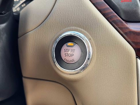 Used 2020 Nissan Pathfinder Platinum image 21