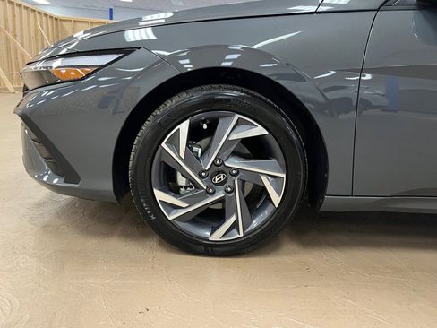 Used 2025 Hyundai Elantra Sport image 31