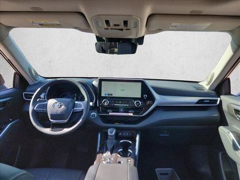 Used 2026 Toyota Highlander Platinum AWD/4WD image 18