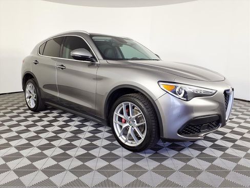 Used 2018 Alfa Romeo Stelvio Ti image 3