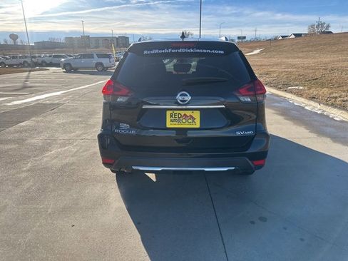 Used 2018 Nissan Rogue SV w/ Premium Package image 14