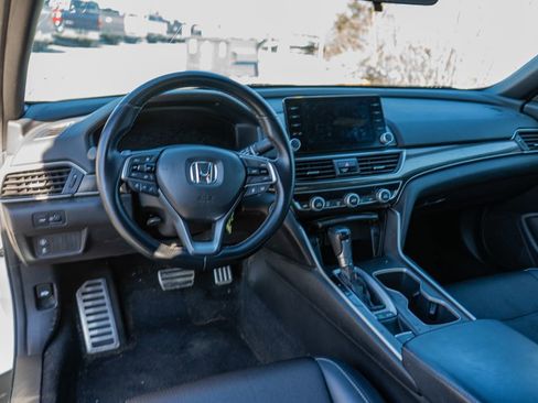 Used 2018 Honda Accord Sport image 9