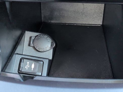 Used 2016 Toyota Camry LE FWD image 19