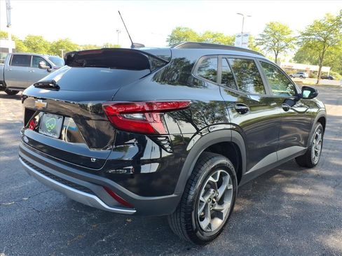 Used 2025 Chevrolet Trax LT FWD image 7