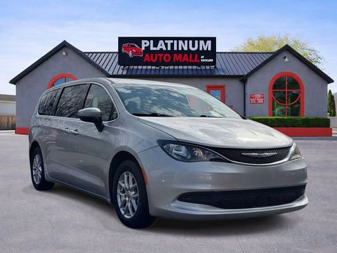 Used 2022 Chrysler Voyager LX FWD image 1