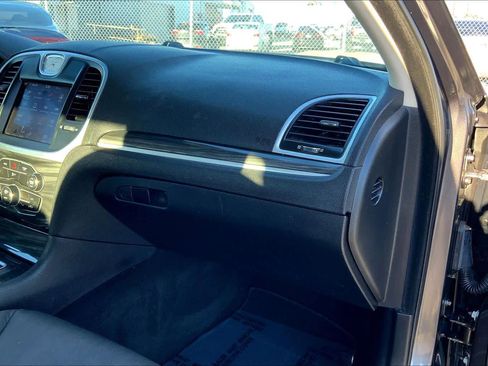 Used 2021 Chrysler 300 Touring image 18