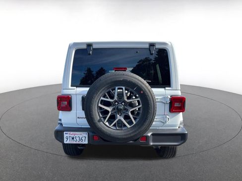 Used 2025 Jeep Wrangler Unlimited Sahara AWD/4WD image 6
