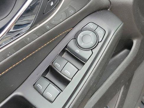 Used 2019 Chevrolet Traverse LT image 19