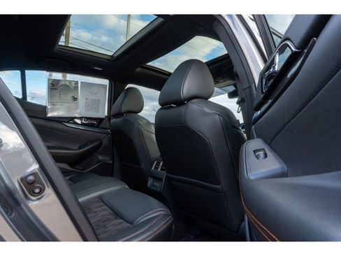 Used 2023 Nissan Maxima SR w/ Sport Mat Group image 16
