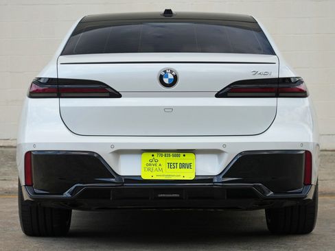 Used 2023 BMW 740i w/ Parking Assistance Package RWD image 11