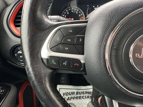 Certified 2020 Jeep Renegade Latitude AWD/4WD image 3