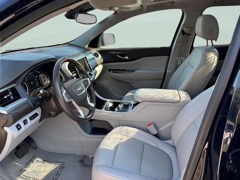 Used 2021 GMC Acadia SLT w/ Technology Package AWD/4WD image 4