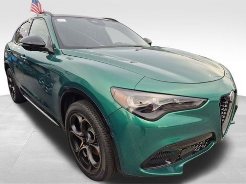 New 2025 Alfa Romeo Stelvio Sprint image 3