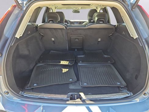 Used 2023 Volvo XC60 B5 Core image 34