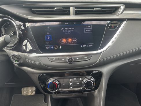 Used 2022 Buick Encore GX Preferred image 2