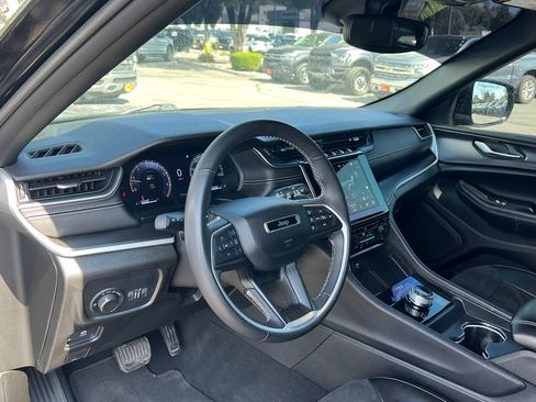 Used 2023 Jeep Grand Cherokee Altitude AWD/4WD image 26