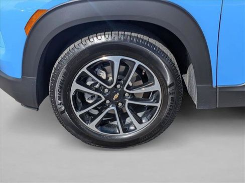 Used 2024 Chevrolet TrailBlazer LT w/ LT Cold Weather Package FWD image 14