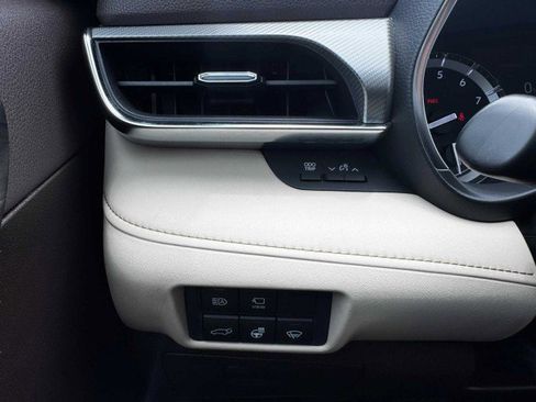 Used 2021 Toyota Highlander Platinum image 20