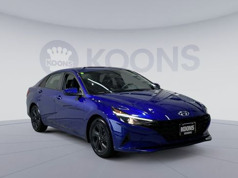 Used 2023 Hyundai Elantra SEL image 18