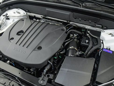 Certified 2025 Volvo XC60 B5 Plus AWD/4WD image 26