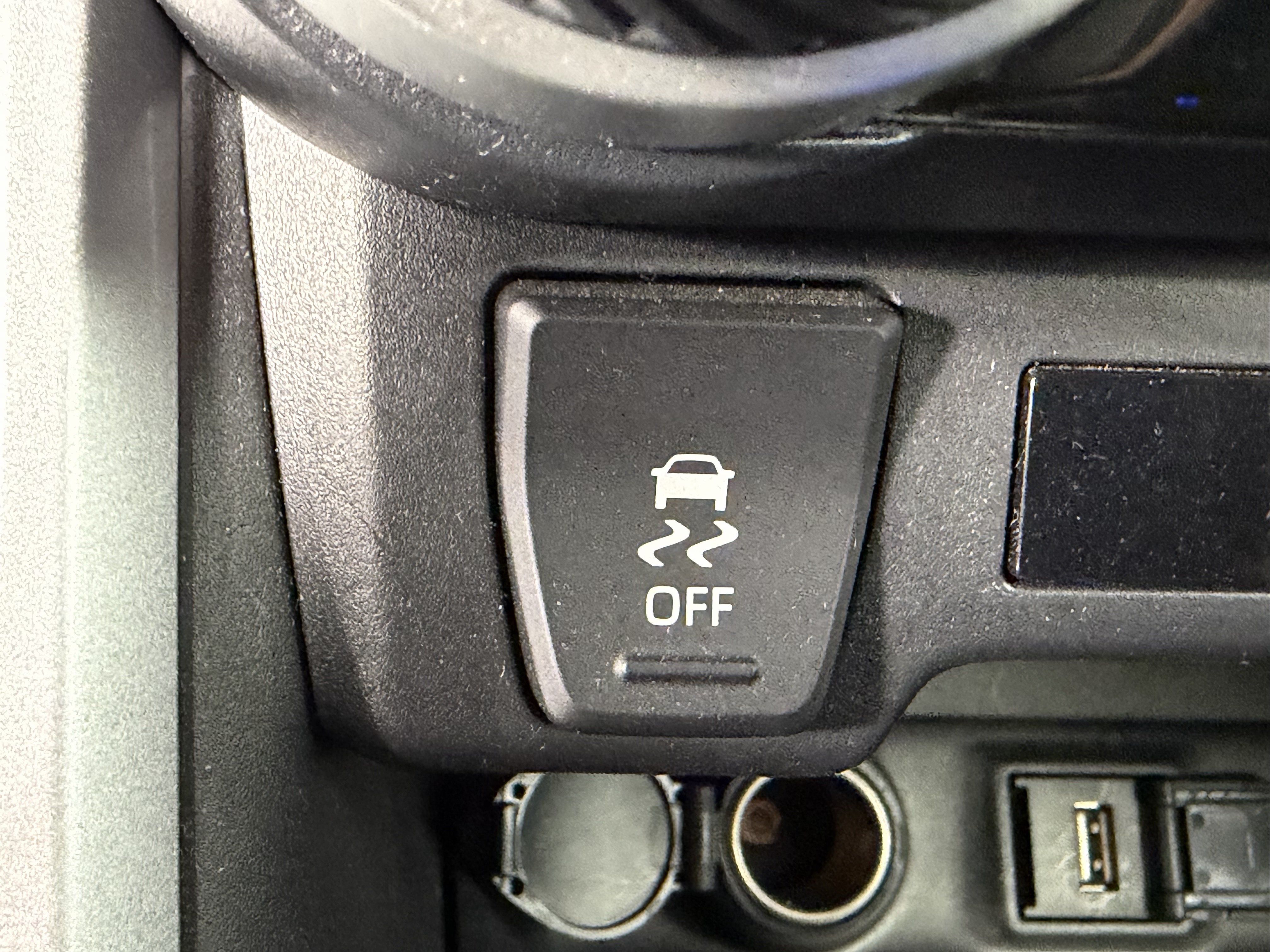Used 2022 Toyota RAV4 XLE w/ Convenience Package AWD/4WD image 32