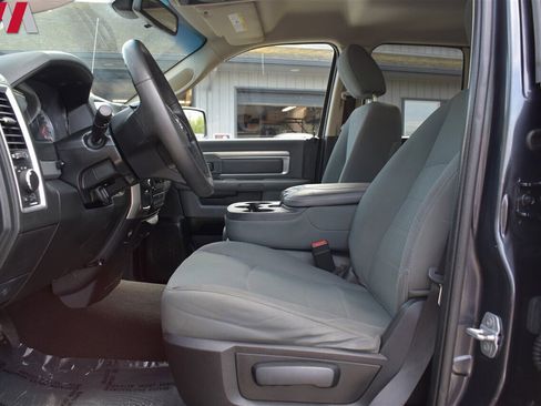 Used 2015 RAM 1500 Classic SLT image 10