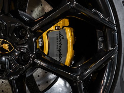Used 2024 Lamborghini Urus Performante AWD/4WD image 26
