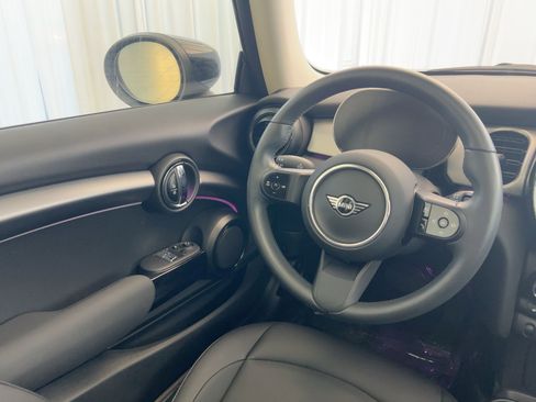 Used 2024 MINI Cooper 2-Door Hardtop image 27