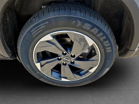 Used 2025 Nissan Rogue SV image 32