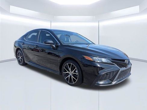 Used 2023 Toyota Camry SE w/ Convenience Package image 2