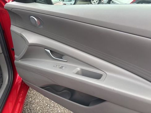 Used 2023 Hyundai Elantra SEL w/ Cargo Package image 9