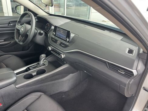 Used 2024 Nissan Altima 2.5 S FWD image 22