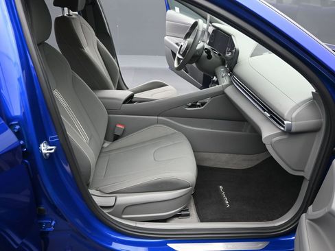 Certified 2025 Hyundai Elantra SEL image 26