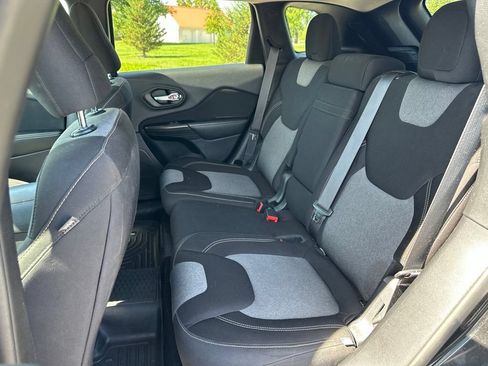 Used 2014 Jeep Cherokee Latitude w/ Comfort/Convenience Group AWD/4WD image 13